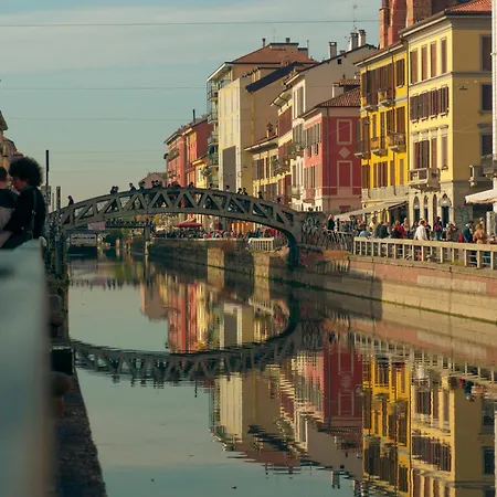 Design Navigli - Fast To Duomo & Airport Appartement *